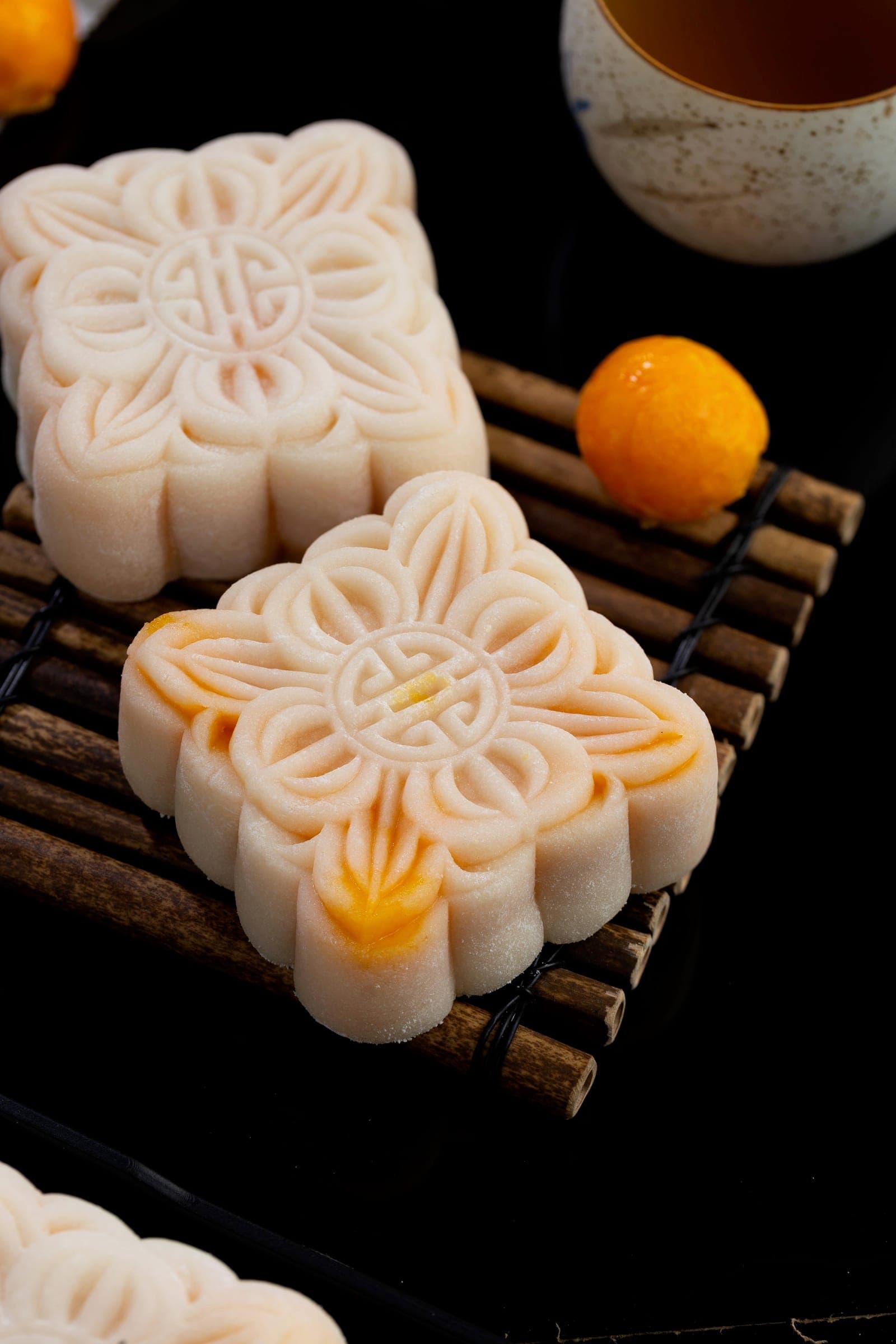 Bánh dẻo nhân kem trứng muối