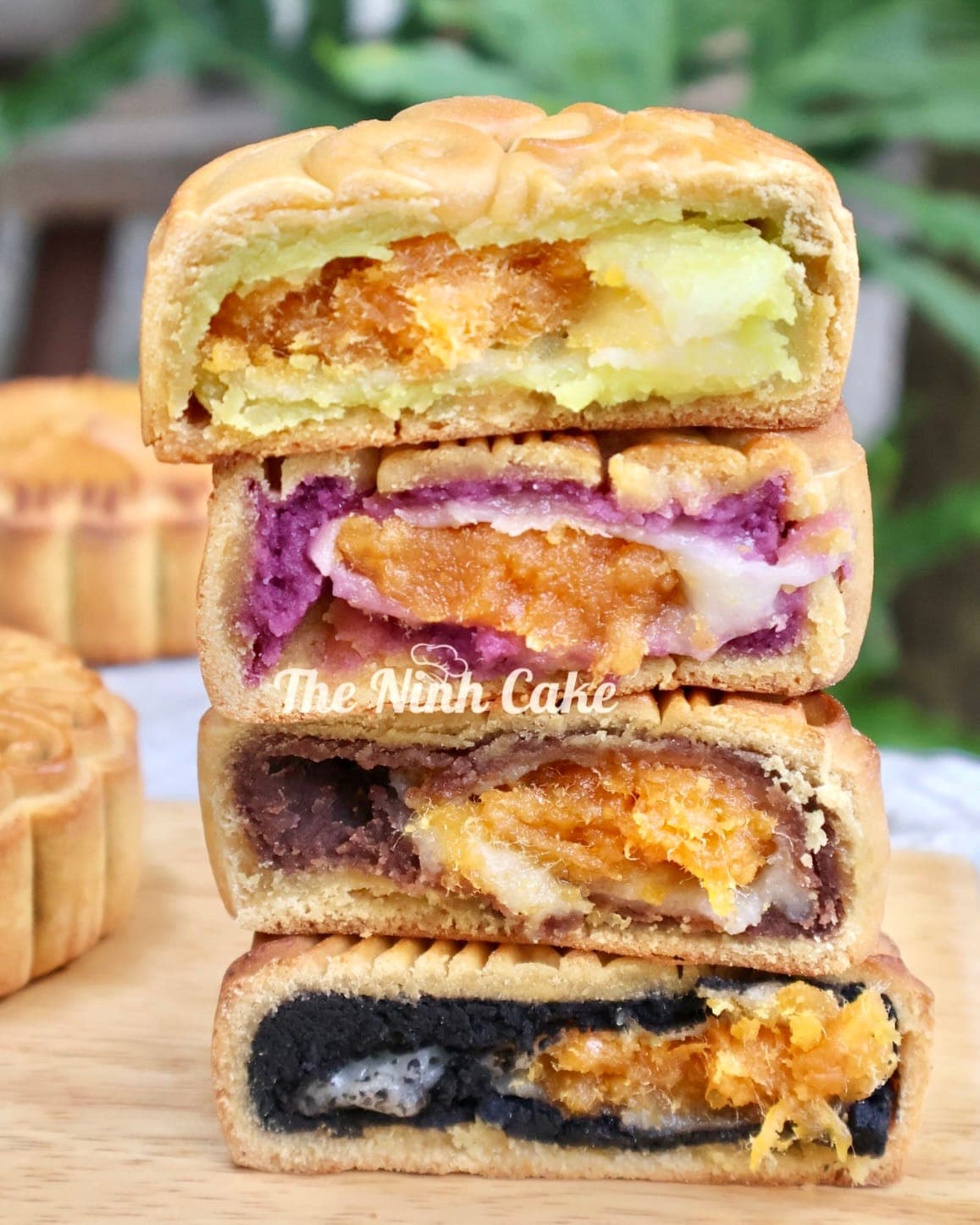 Mochi chà bông trứng muối mè đen